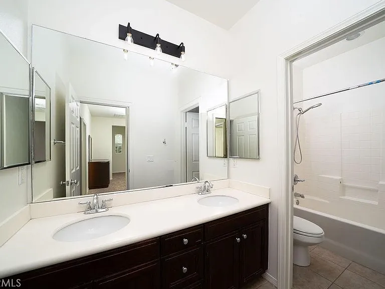 22532 Venice St — Photo 10