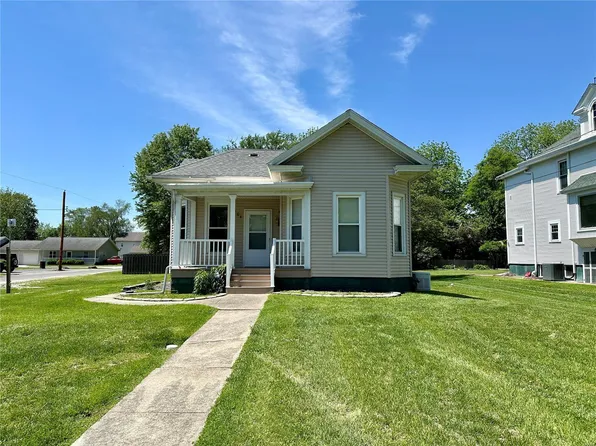 304 N High St, Carlinville, IL 62626