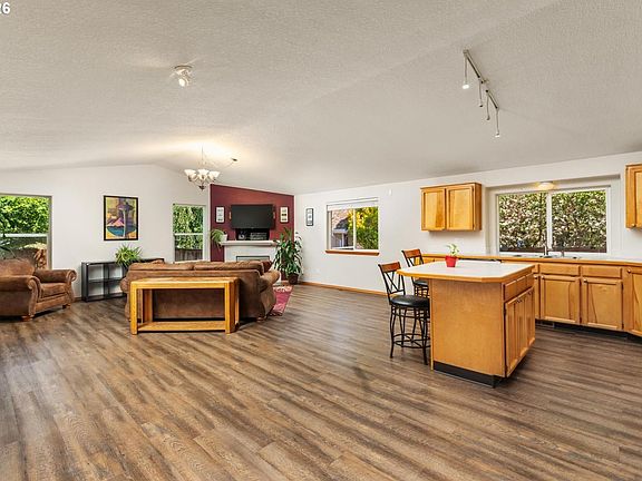 4th image of 1421 I St