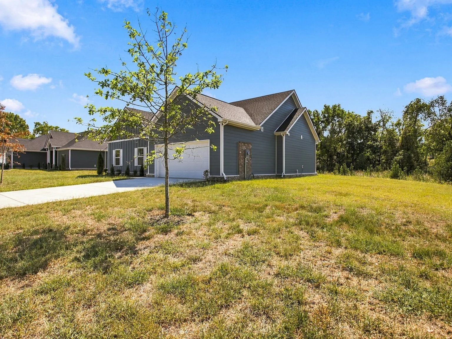 4 bed, 2.0 bath, 1720 sqft, $2,195 — Photo 2
