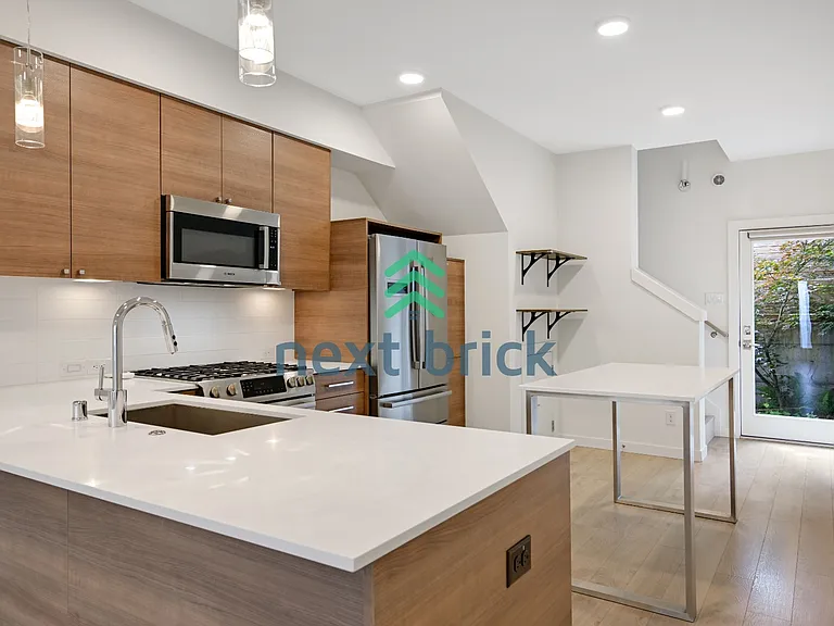 3537 Wallingford Ave N — Photo 5