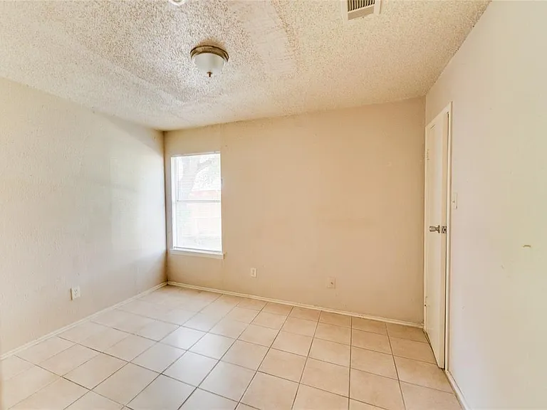 1539 Stevenage Ln — Photo 10
