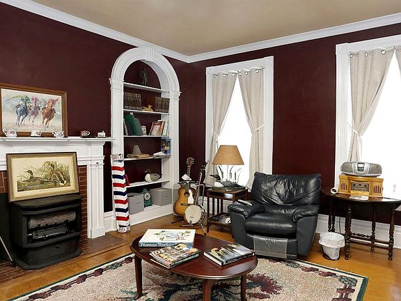5th image of 200 College St