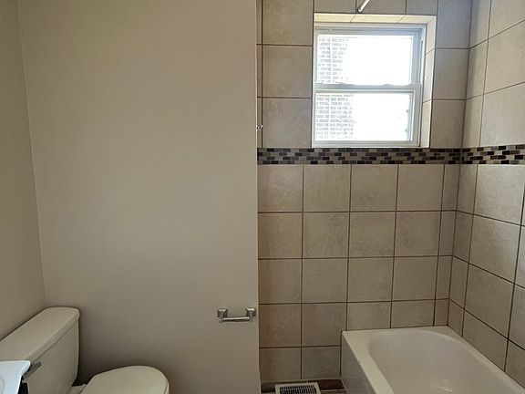 5th image of 1806 Broadway Ave APT 2