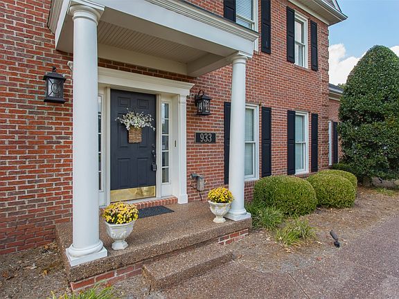 4th image of 933 Threewood Cir