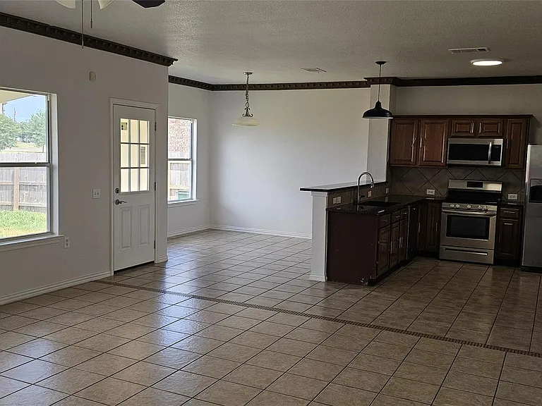 3113 Centrum Dr — Photo 2