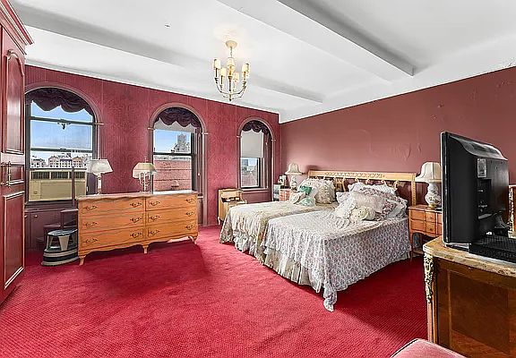 3rd image of 40 W 77th St #14F