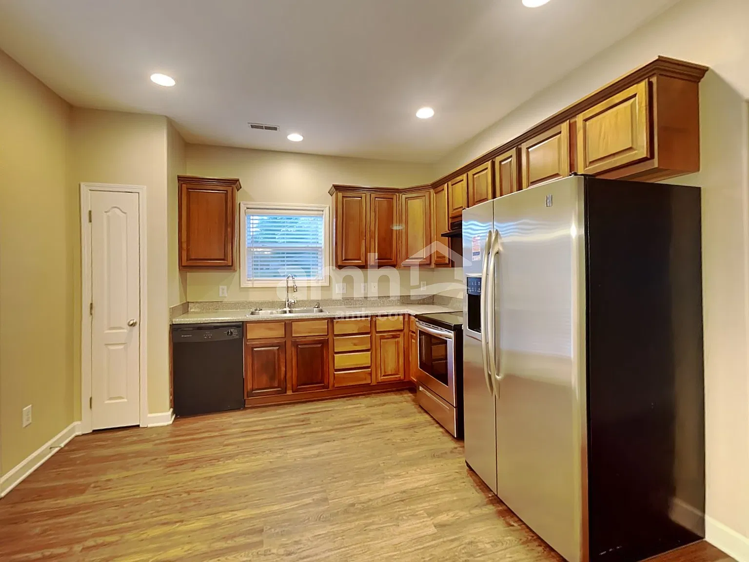 3 bed, 2.5 bath, 1778 sqft, $2,260 — Photo 3
