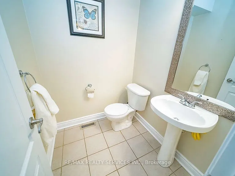 993 Huffman Cres — Photo 14