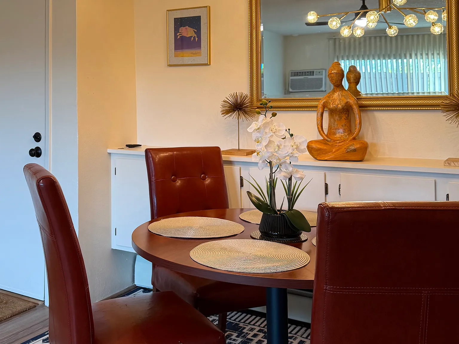 2 bed, 890 sqft, $2,300 — Photo 1