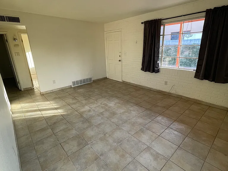 870 W Alameda St — Photo 7