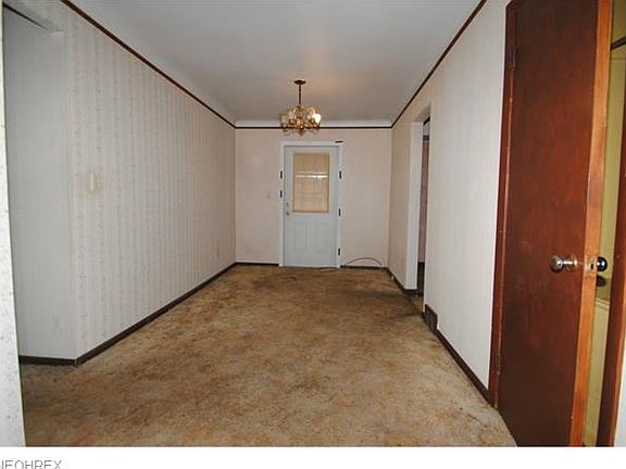5th image of 846 Washington St