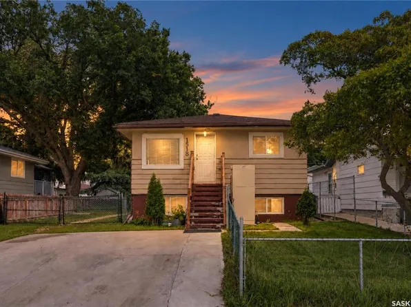 1518 I AVENUE N, Saskatoon, SK S7L 2J6
