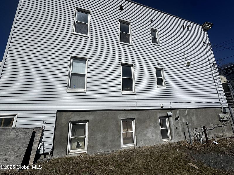 5th image of 266 Elk Street