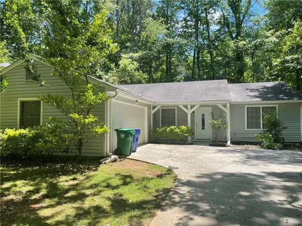 896 Hemingway Rd, Stone Mountain, GA 30088