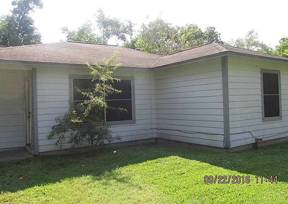 1st image of 8131 Glenhollow Dr
