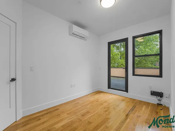 1094 Dean Street image 9 of 12