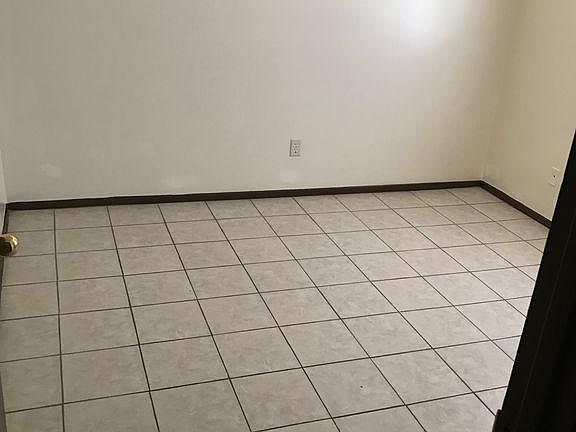3rd image of 195 Gibson Way