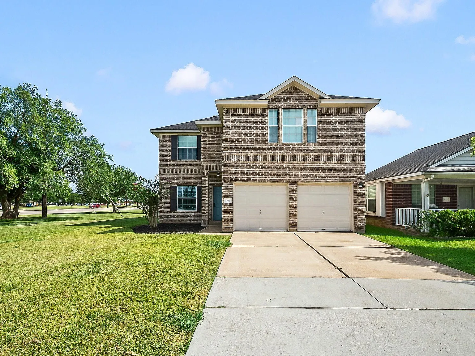 4 bed, 2.5 bath, 1798 sqft, $2,400 — Photo 2