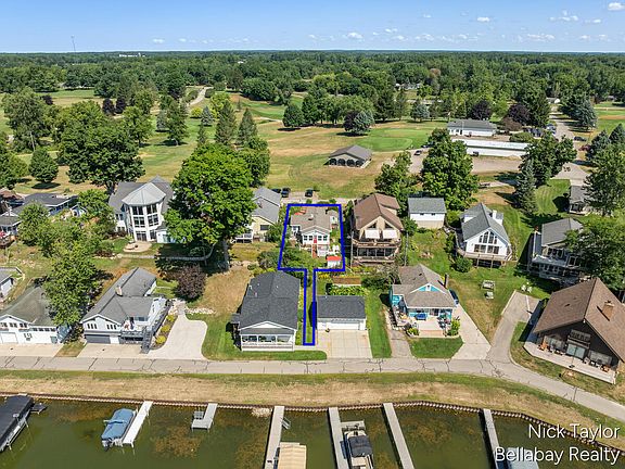 2nd image of 8198 Morrison Lake Gdns