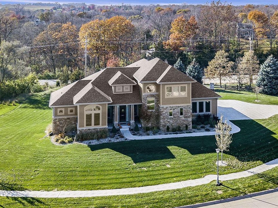 1st image of 300 Painted Woods Dr