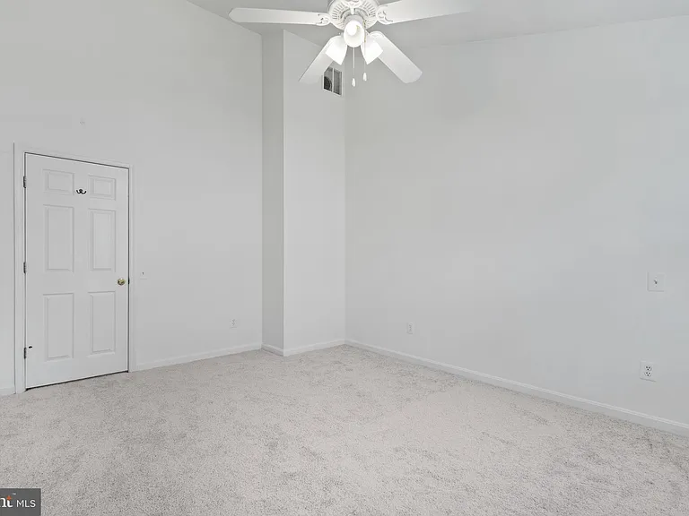 18506 Carriage Walk Cir — Photo 36