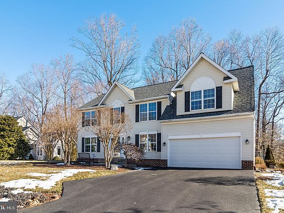 5th image of 1014 Wales Dr