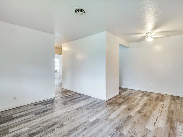 808 E 5th St — Photo 3