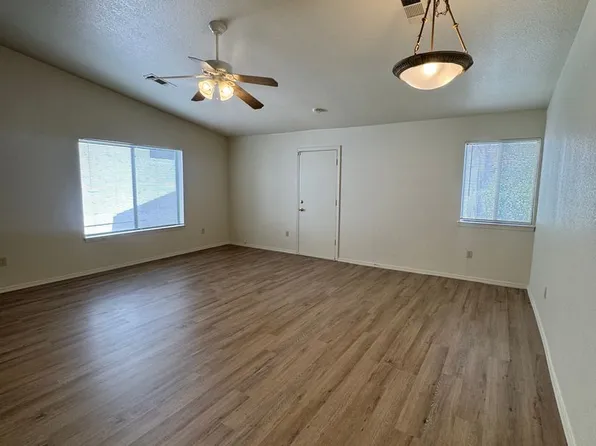 711 Flower Ash Ln, Redding, CA 96003