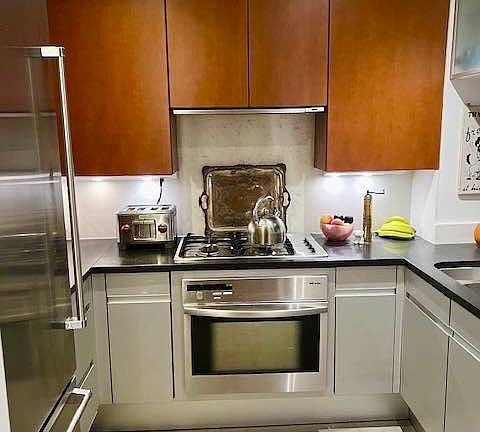 3rd image of 300 E 55th St APT 2D