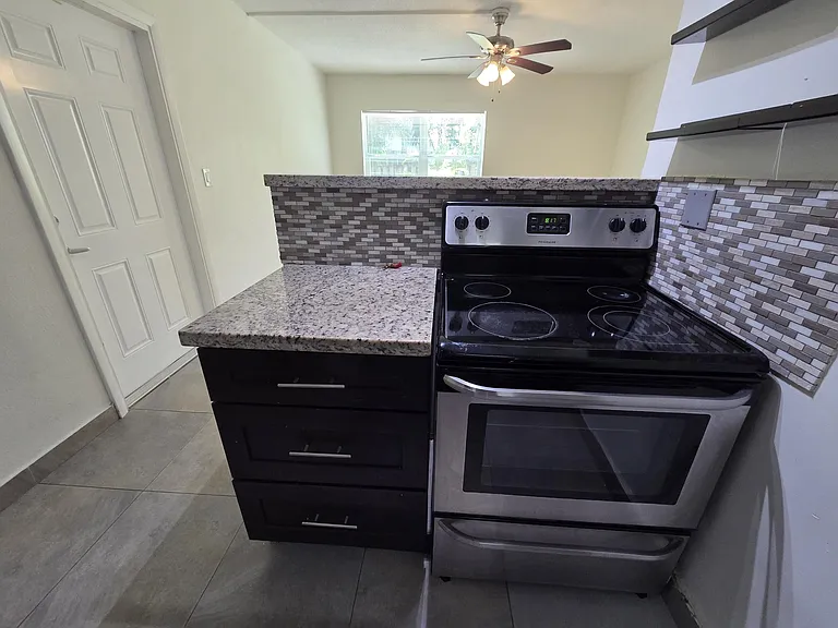 720 NE 2nd St #2 — Photo 6