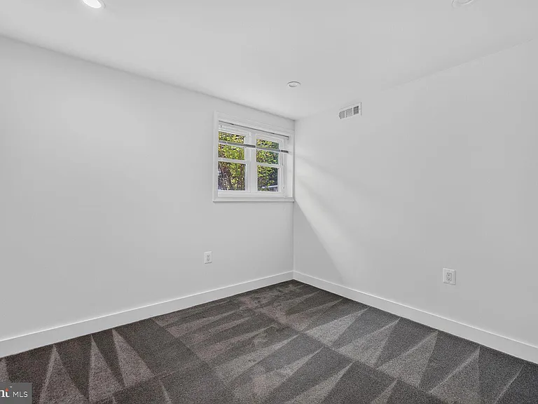 1604 Martha Ter — Photo 9