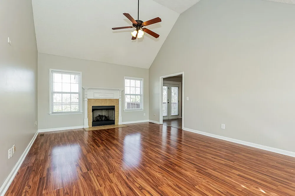 3 bed, 2.0 bath, 1632 sqft, $2,050 — Photo 4