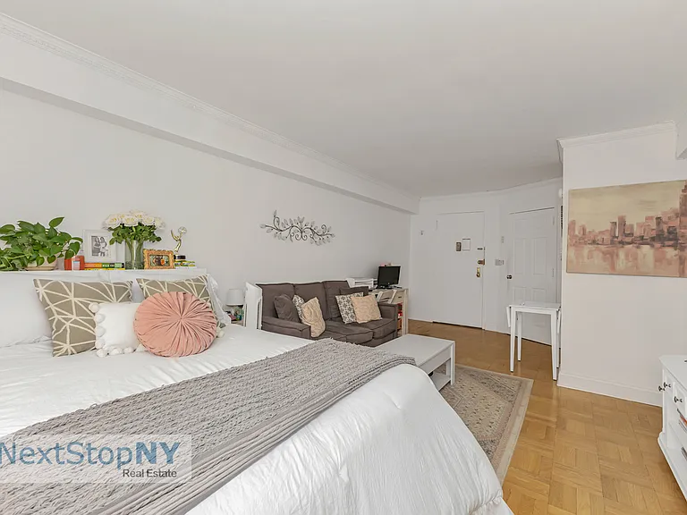 333 E 75th St #11J — Photo 4