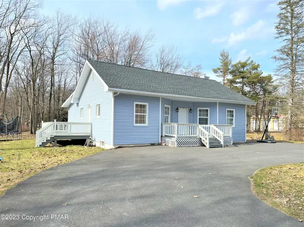 306 Summit Ave, Pocono Summit, PA 18346
