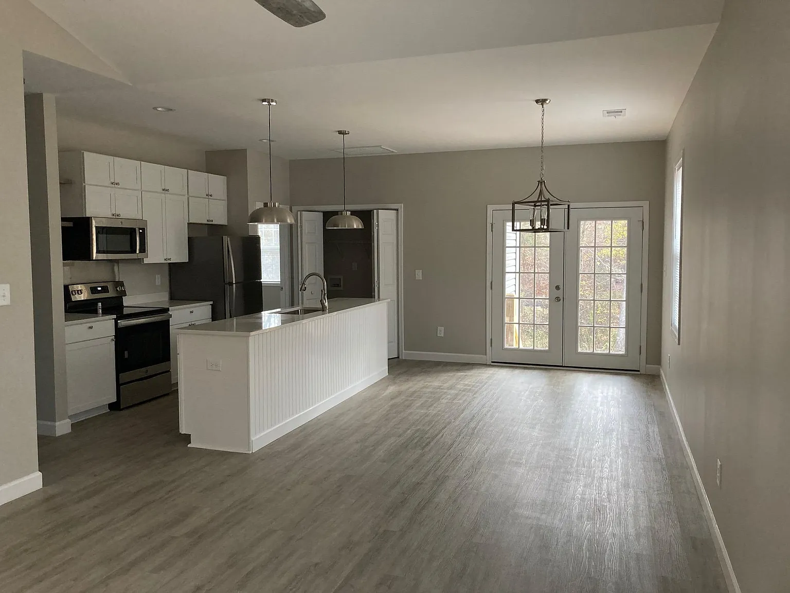 1411 Meadow Ave — Photo 2