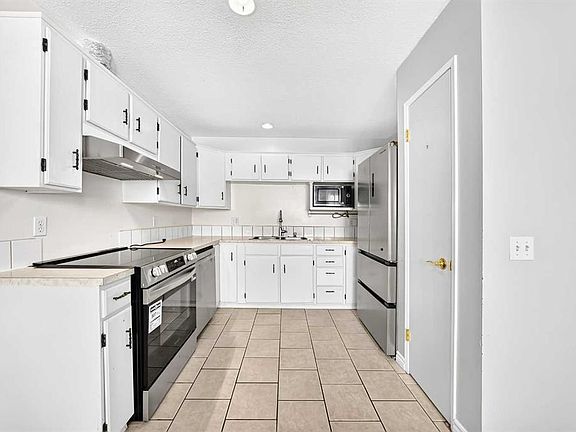 5th image of 641 Whitewood Rd NE