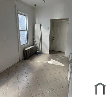 5 bed, 1200 sqft, $4,182 — Photo 4