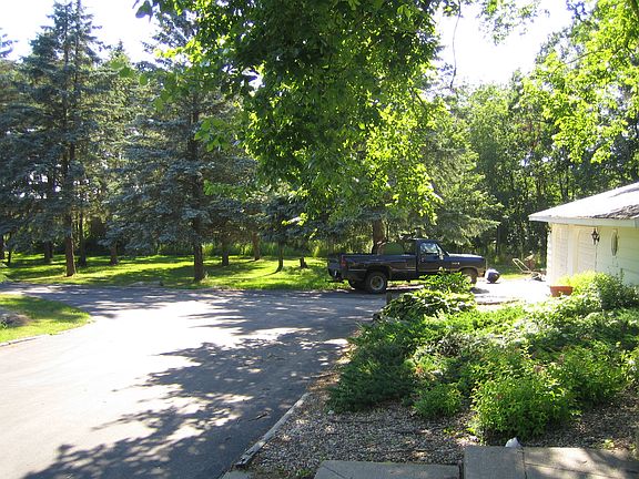 side yard picnic area