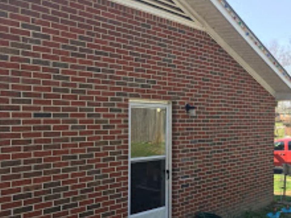 1st image of 101 W Laurel St