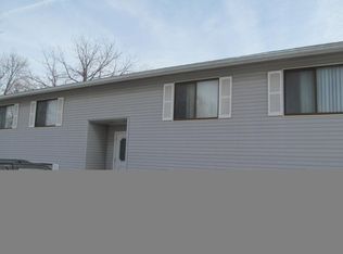 82 Northwood Dr APT 2, Hiawatha, IA 52233
