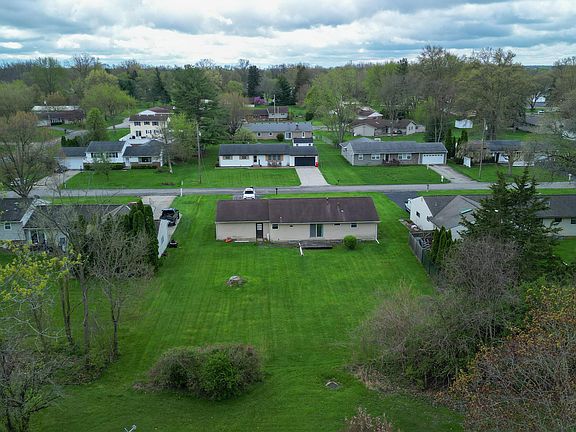 4th image of 1220 Arbor Ln