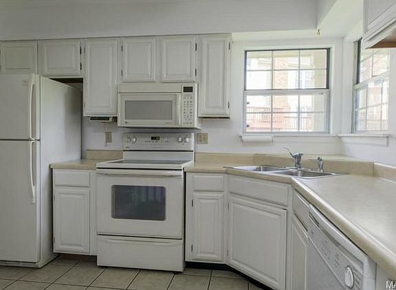 5th image of 12148 Autumn Lakes Dr