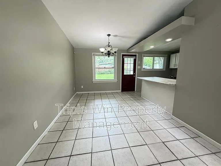 865 Robinwood Dr — Photo 8