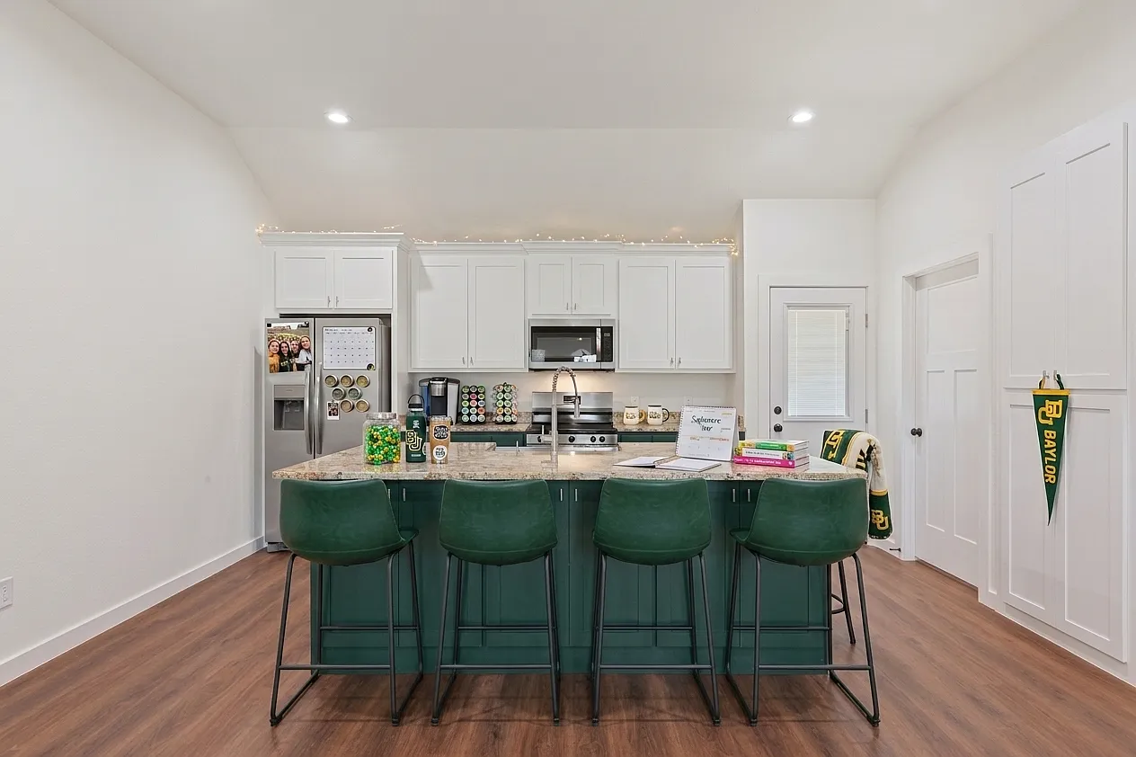 4 bed, 1770 sqft, $4,000 — Photo 4