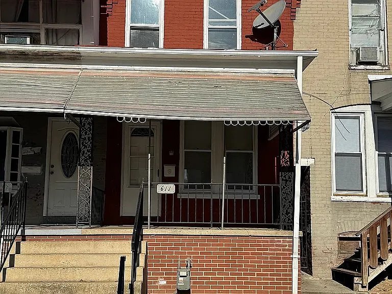 611 W Locust St