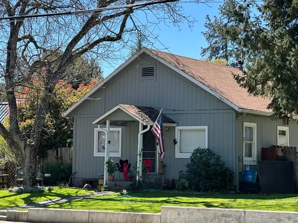 1111 NW B St, Grants Pass, OR 97526