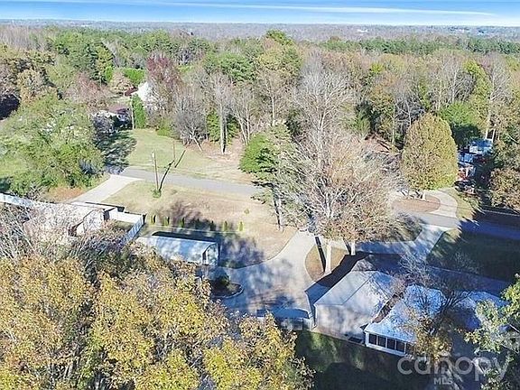 2nd image of 752 Sam Brown Rd