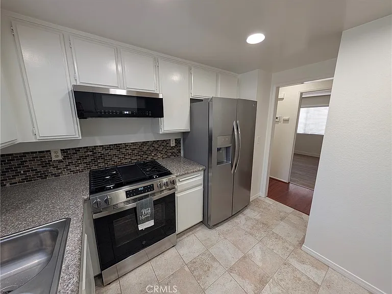 845 W Olive Ave #B — Photo 18