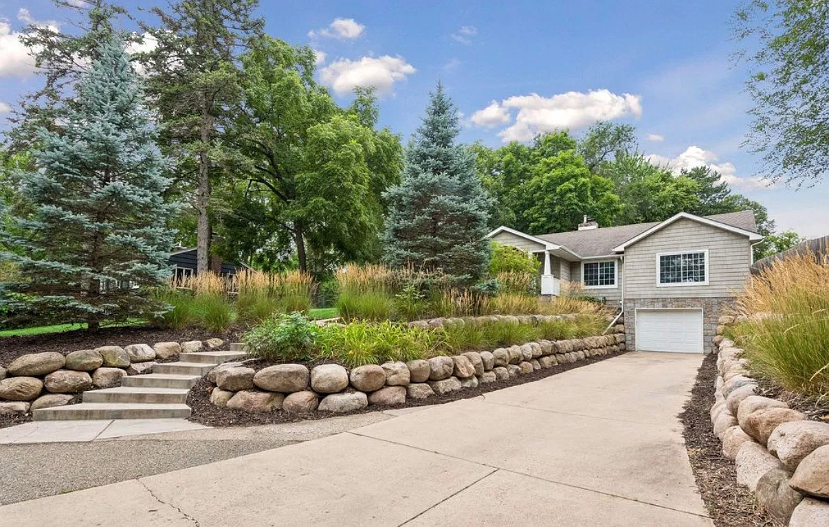 3 bed, 2374 sqft, $3,500 — Photo 3